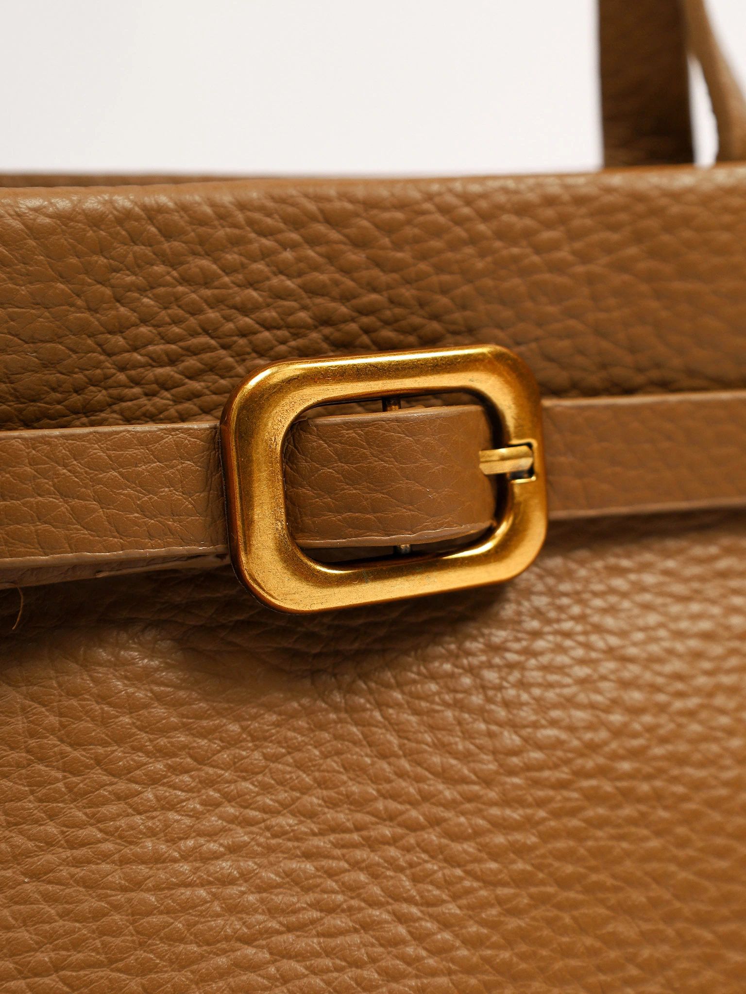 Сумка-тоут с декоративным платком и ремешком с пряжкой в ассортименте